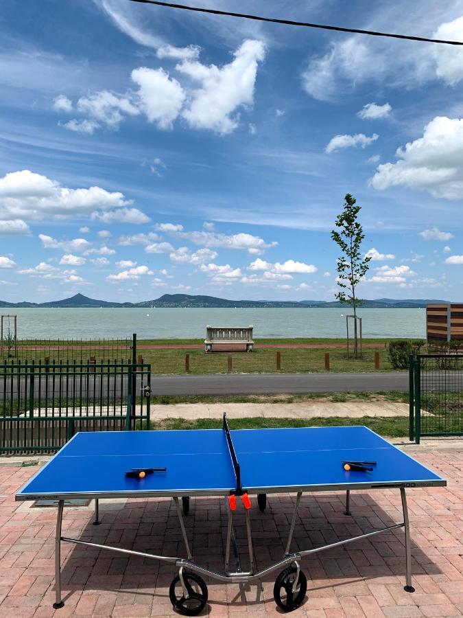 Exclusive Beachfront Villa Fonyód Buitenkant foto